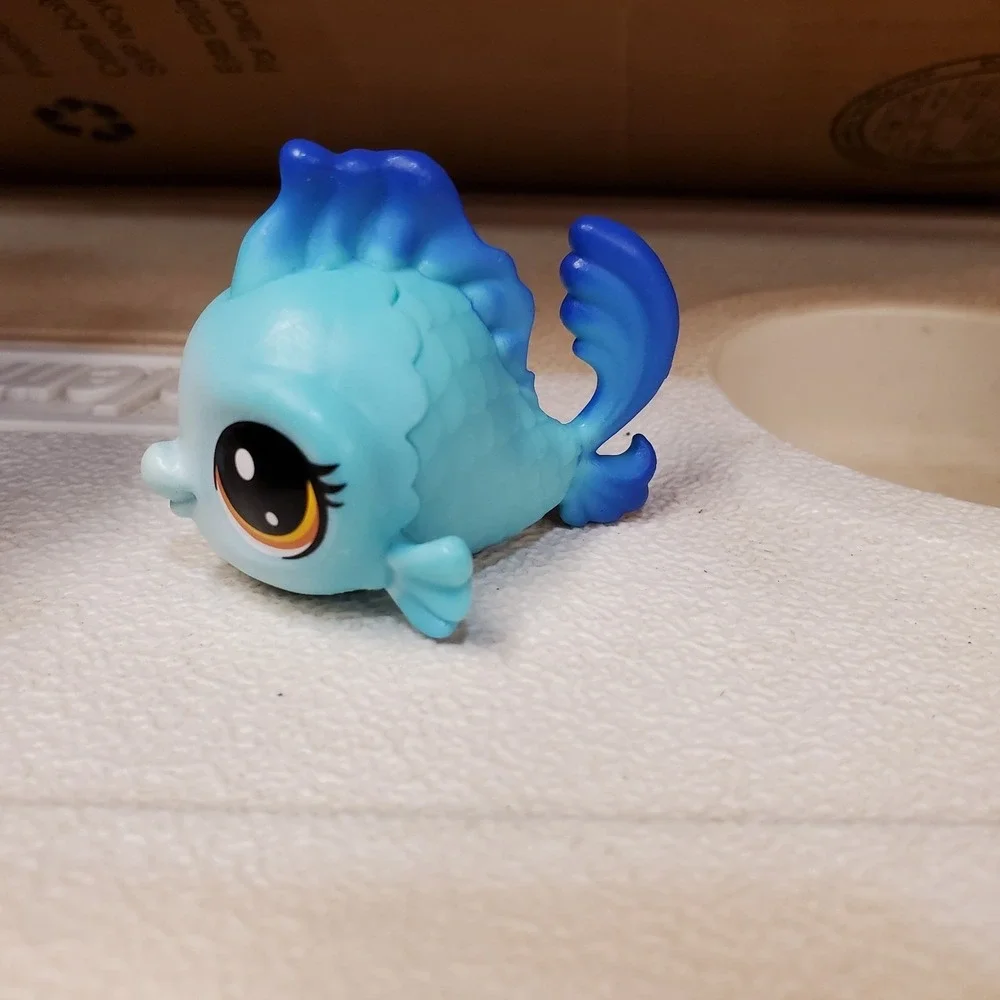 Littlest Pet Shop #3-50 FISH Frye Fishley Blue Angelfish